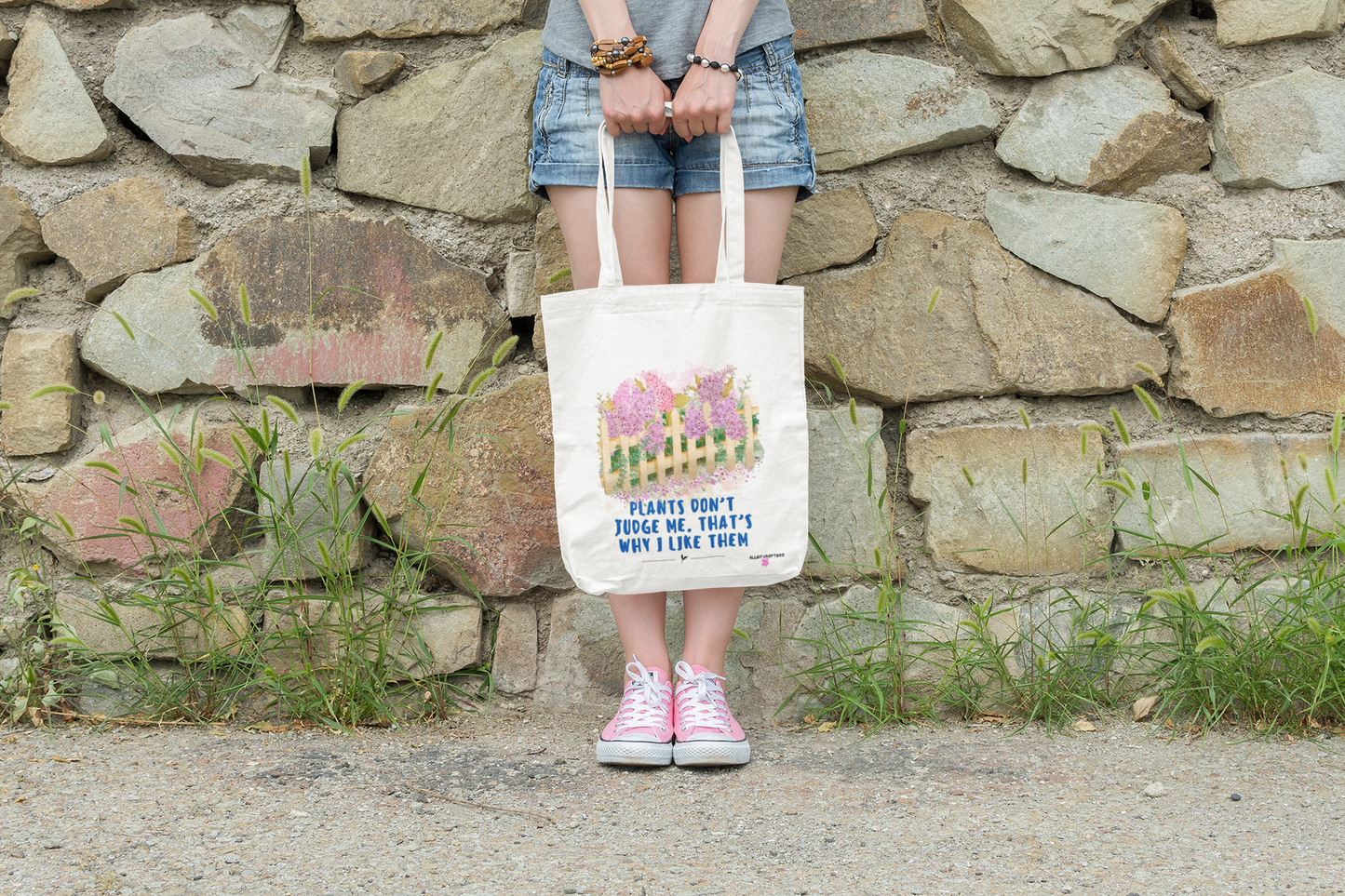 Plants Don’t Judge Me. That’s Why I Like Them- Tote Bag