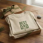 Cream men’s graphic T-shirt with green “BEST DAD” print on the chest