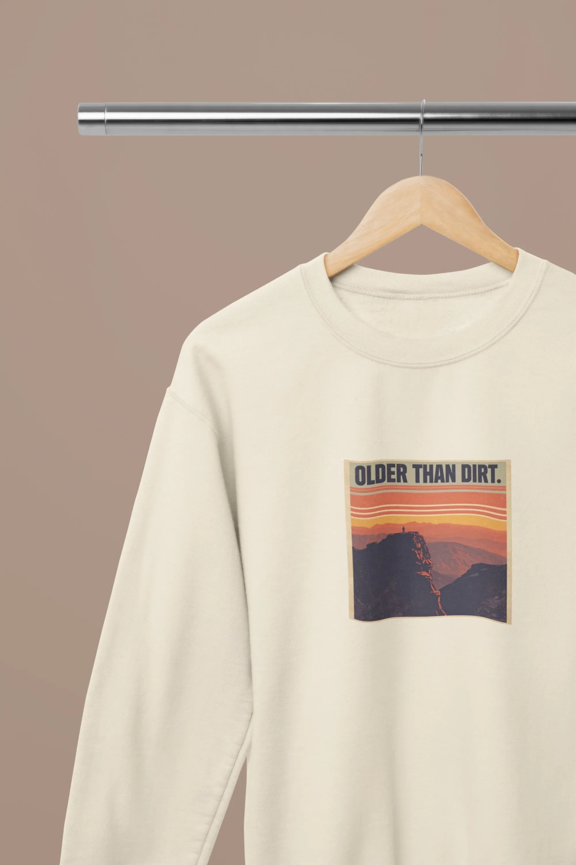Sand crewneck sweatshirt with front graphic print