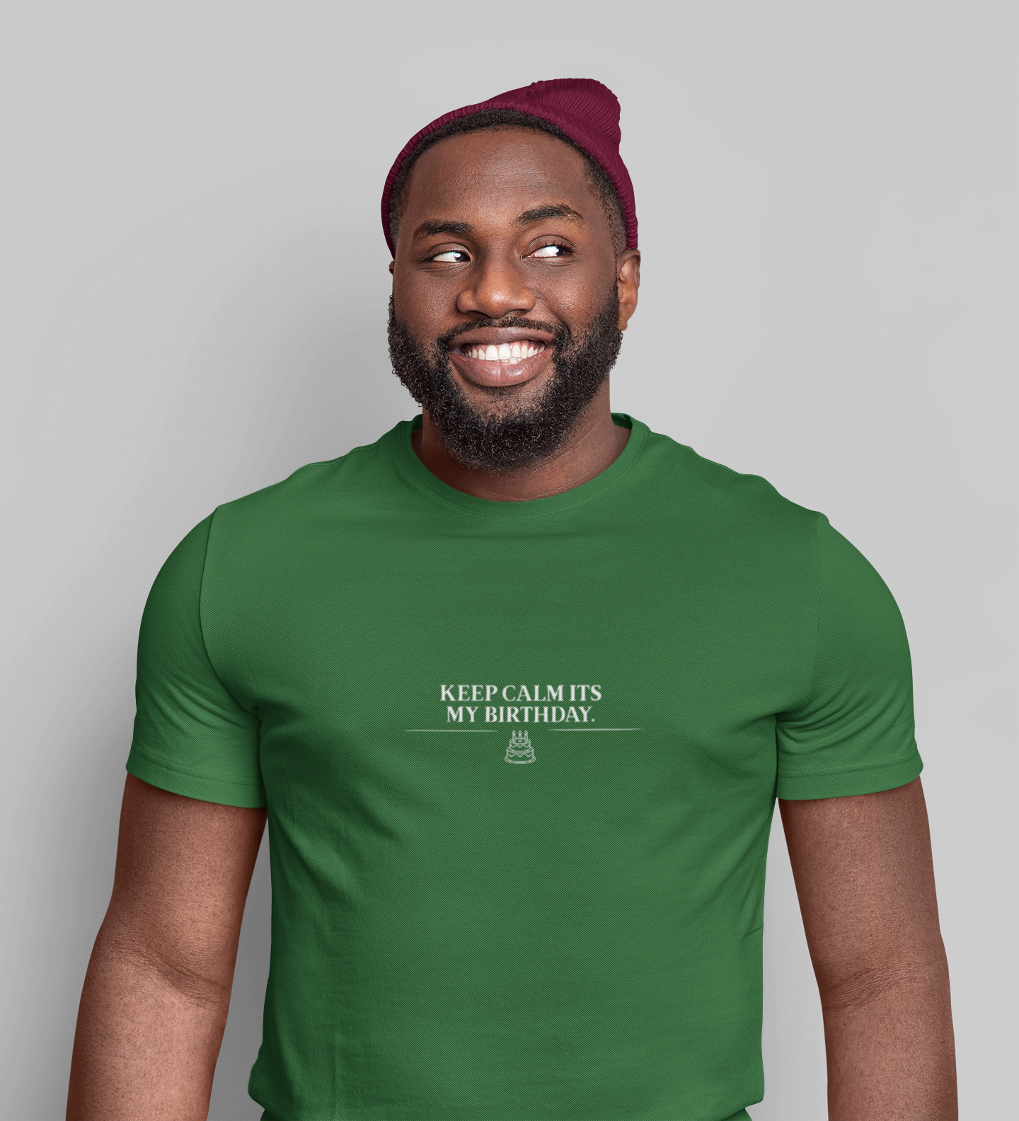 Green crewneck T-shirt with birthday slogan logo on chest